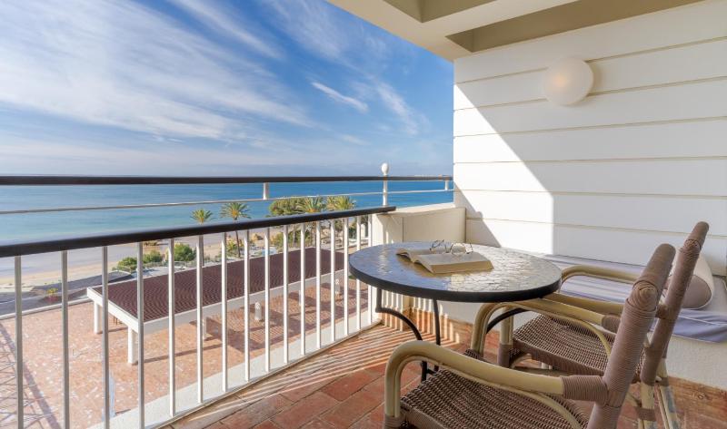 Superior Double or Twin Room with Sea View image 3