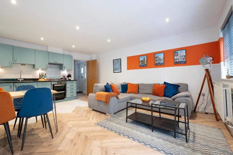 Three-Bedroom House image 4