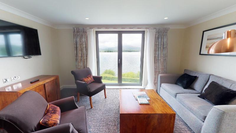 Lime Double or Twin Room with Lake View image 4