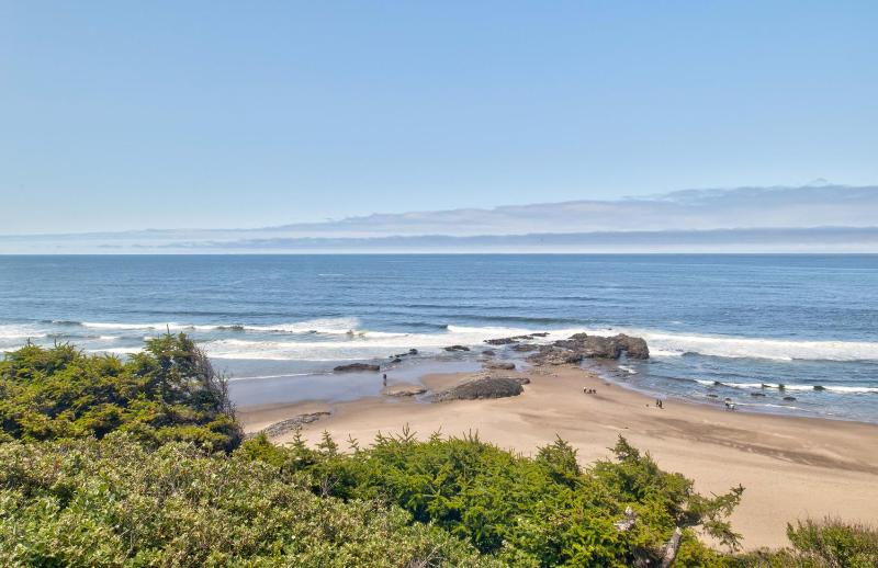 Ester Lee Oceanview Inn - image 30