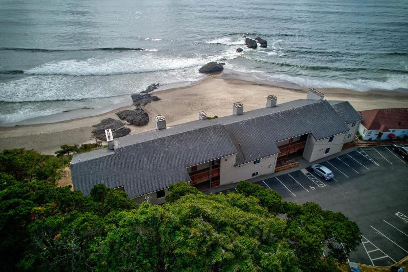 Ester Lee Oceanview Inn - image 26