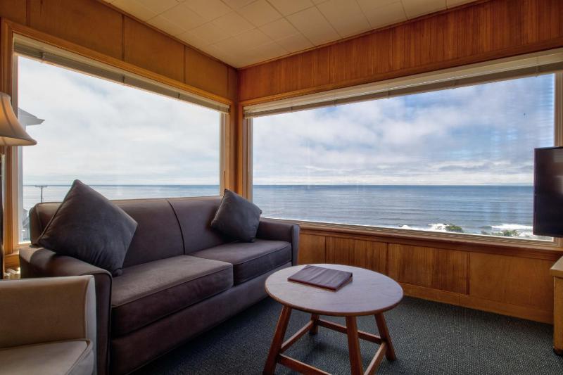 Ester Lee Oceanview Inn - image 21