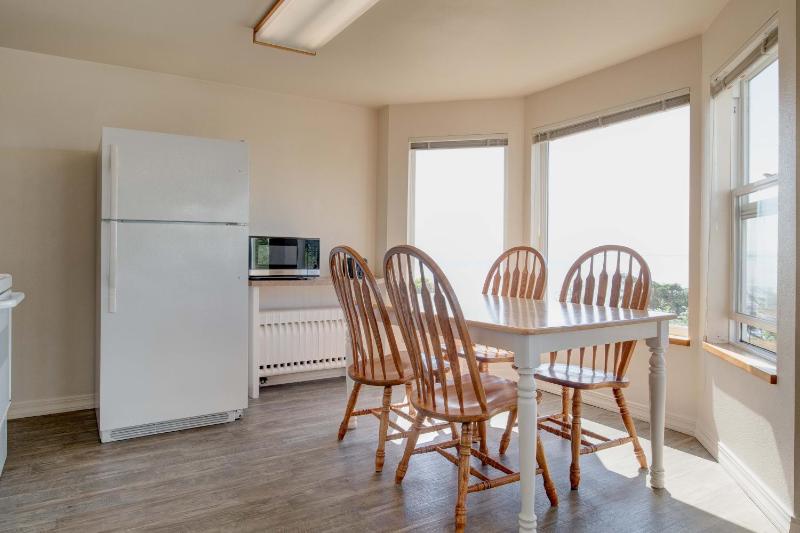 Ester Lee Oceanview Inn - image 18