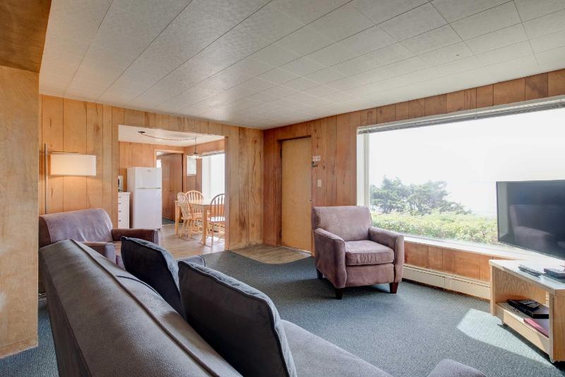 Ester Lee Oceanview Inn - image 45