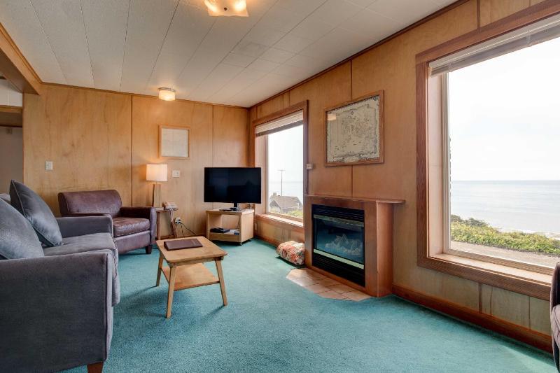 Ester Lee Oceanview Inn - image 43
