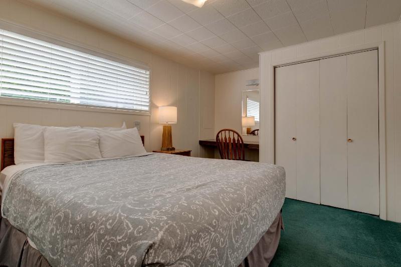 Ester Lee Oceanview Inn - image 39