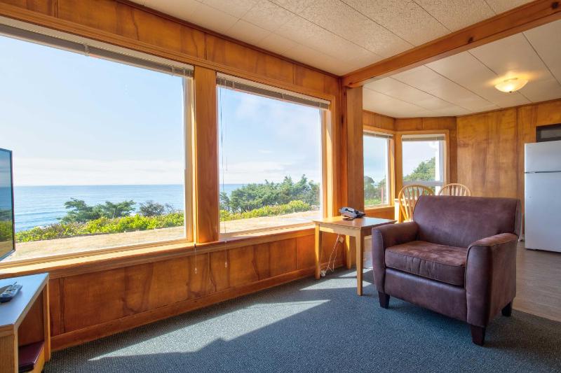 Ester Lee Oceanview Inn - image 17