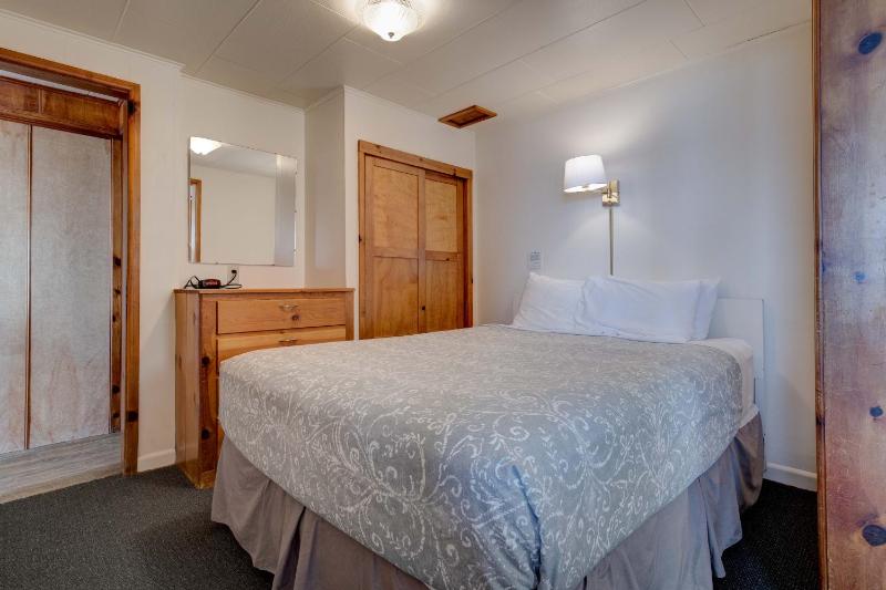Ester Lee Oceanview Inn - image 46