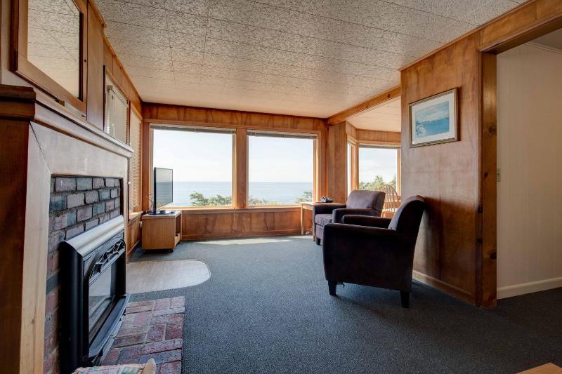 Ester Lee Oceanview Inn - image 47