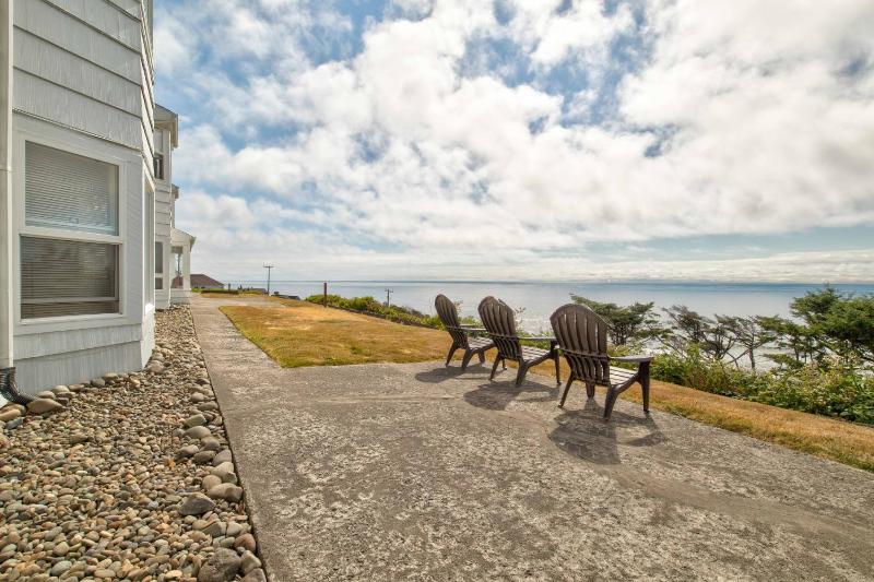 Ester Lee Oceanview Inn - image 13