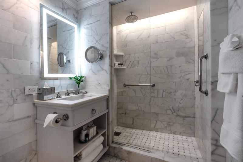 Executive Suite image 3