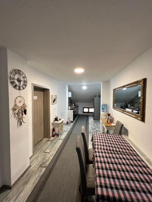 Single Room with Shared Bathroom image 4
