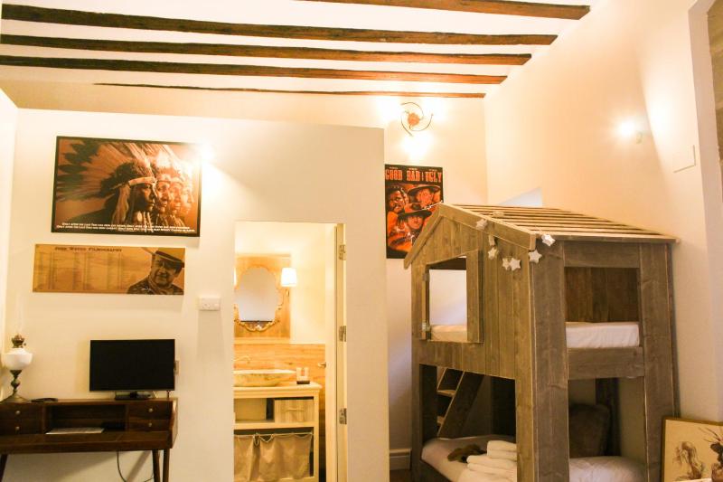 Deluxe Double Room with Bath image 2