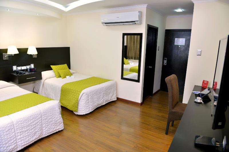Hotel Ramada - image 7