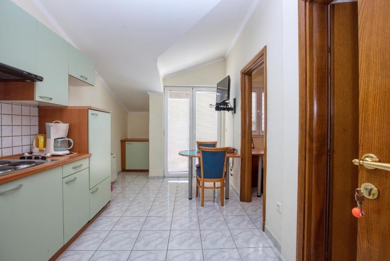 One-Bedroom Apartment with Balcony and Sea View image 4