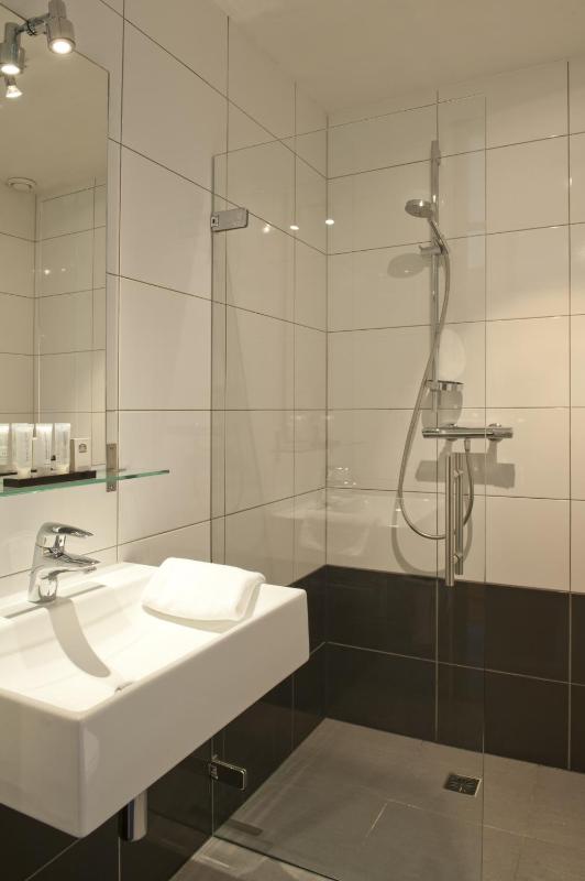 Twin Room image 1