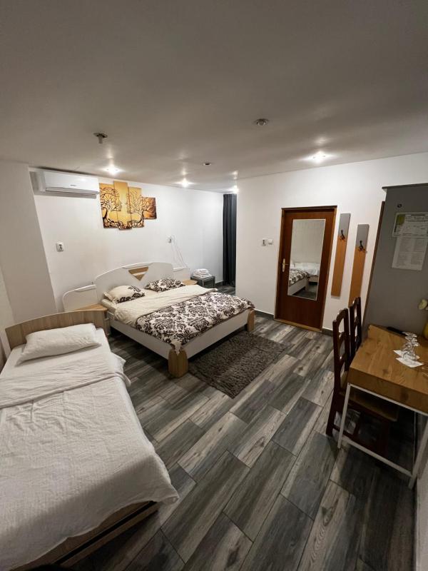 Superior Triple Room image 3