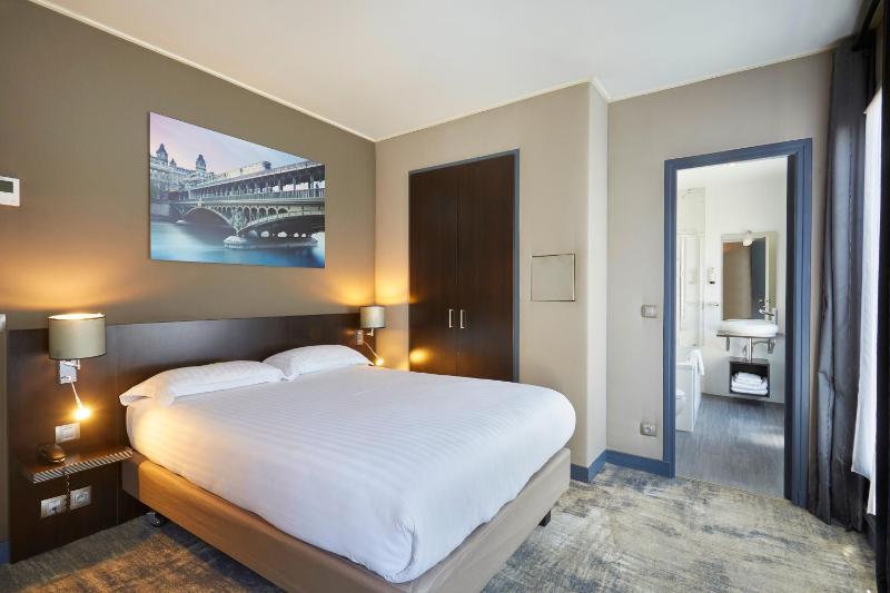 Superior Double Room image 3