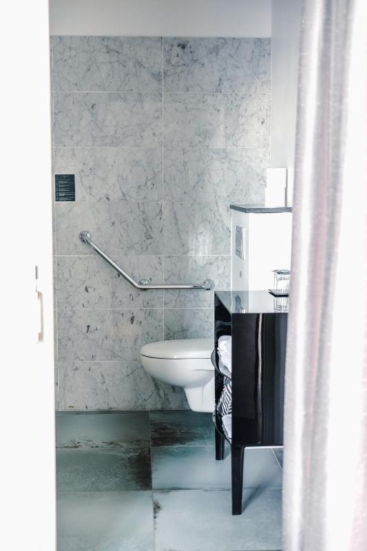 Standard Double Room - Disability Access image 3