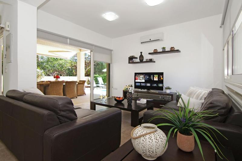 Villa Michaella - 500m from Golden Beach - image 16