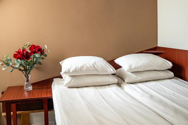 Twin Room image 1