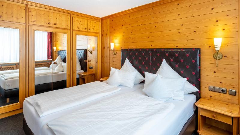 Standard Double Room image 3