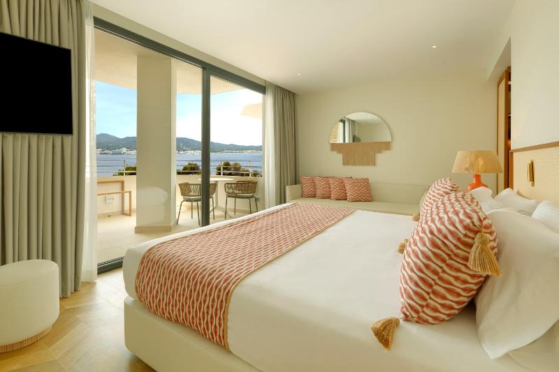 Junior Suite with Sea View image 2