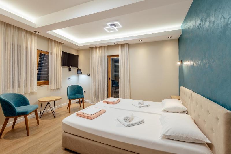 Superior Double Room image 3
