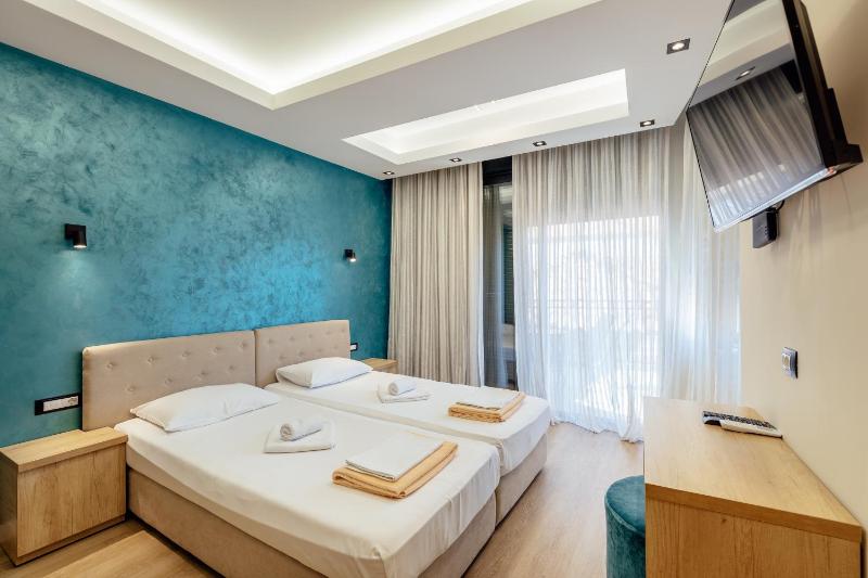 Deluxe Triple Room image 4