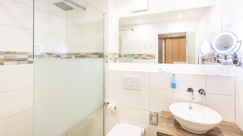 Standard Double Room image 3