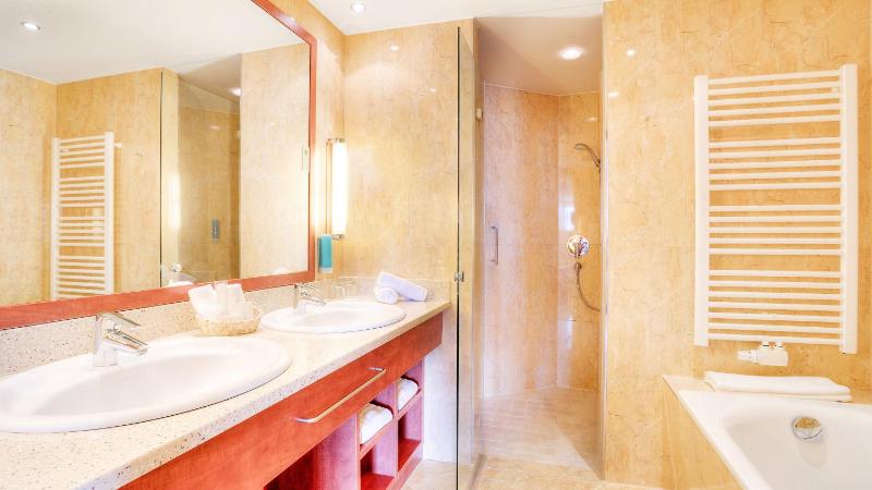 Superior Double Room with Garden Side image 4