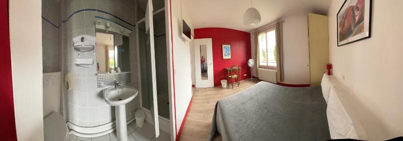 Double Room image 3