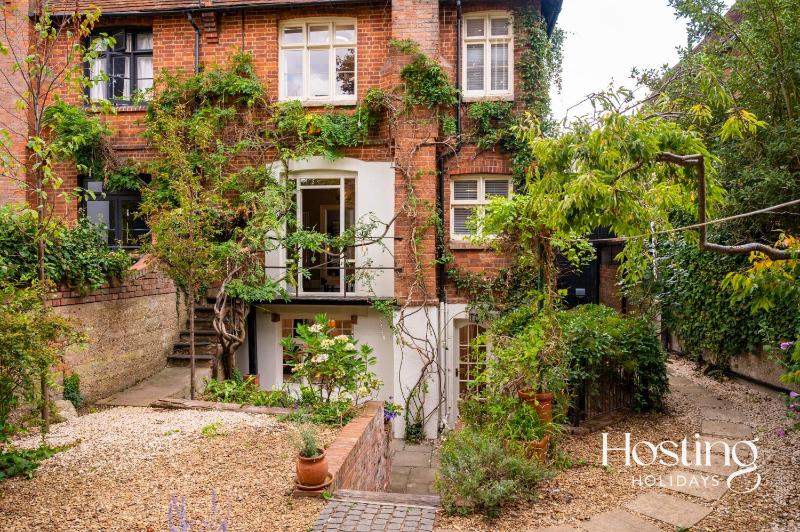 The Victoria - 4 Bedroom Townhouse With Parking Images