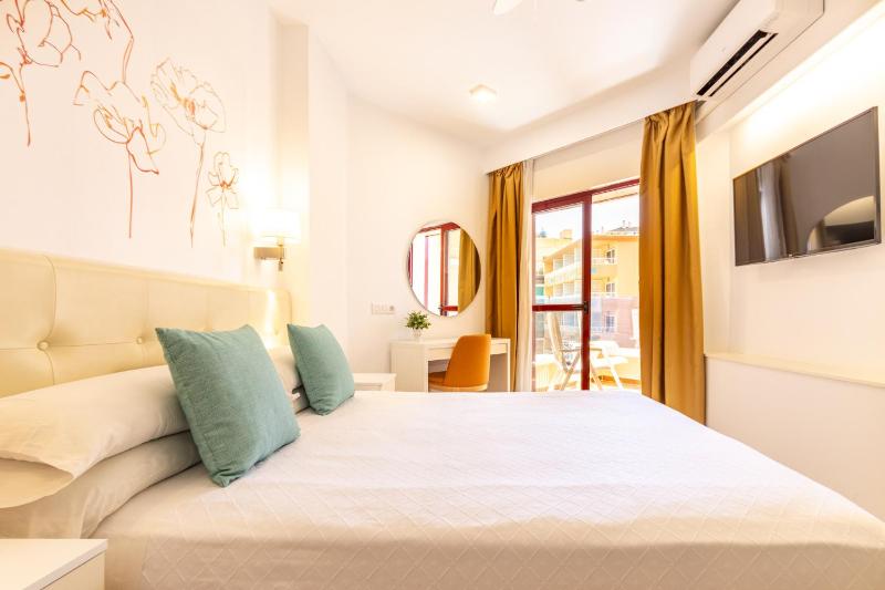 Double or Twin Room image 3