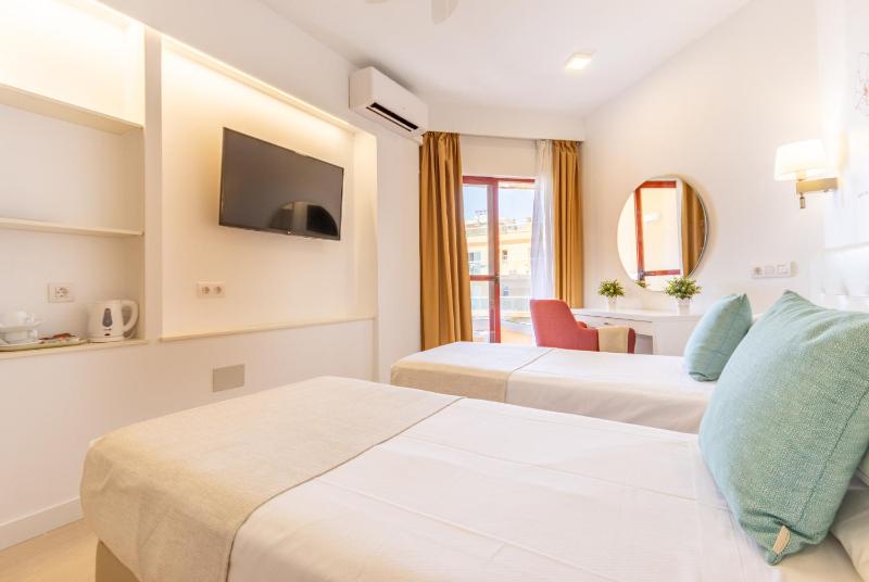 Double or Twin Room image 2