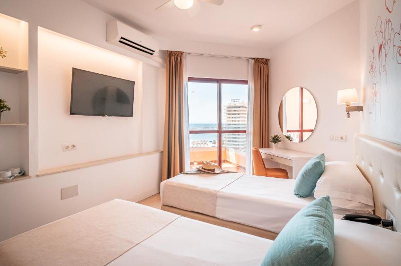 Double or Twin Room with  Sea View image 4