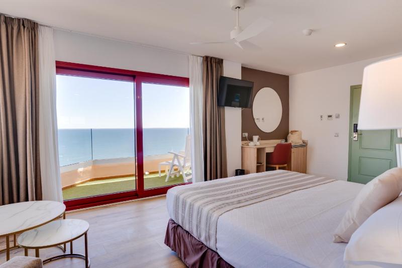 Junior Suite with Frontal Sea View image 4