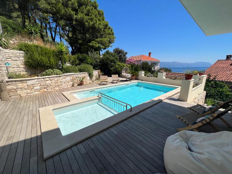 One-Bedroom Apartment with Sofa Bed and Sea View - Ground Floor image 4