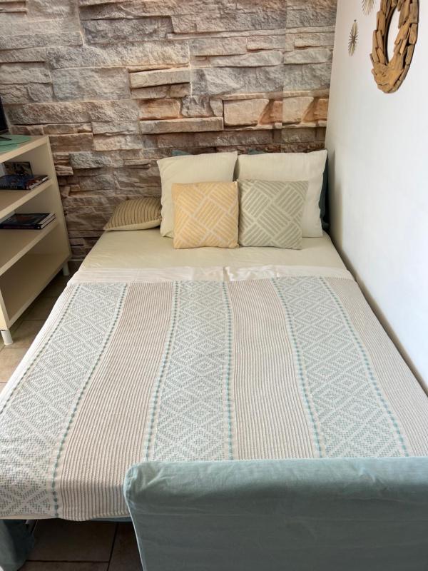 One-Bedroom Apartment with Sofa Bed and Sea View - First Floor image 4