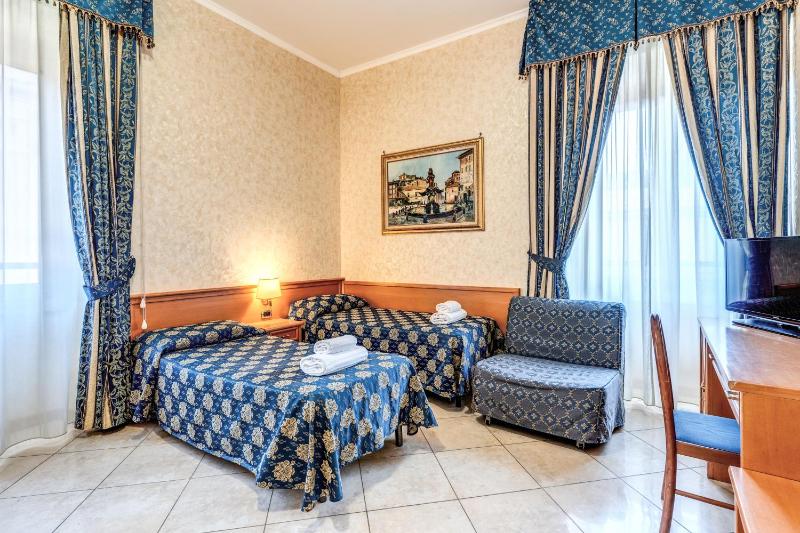 Quadruple Room image 4