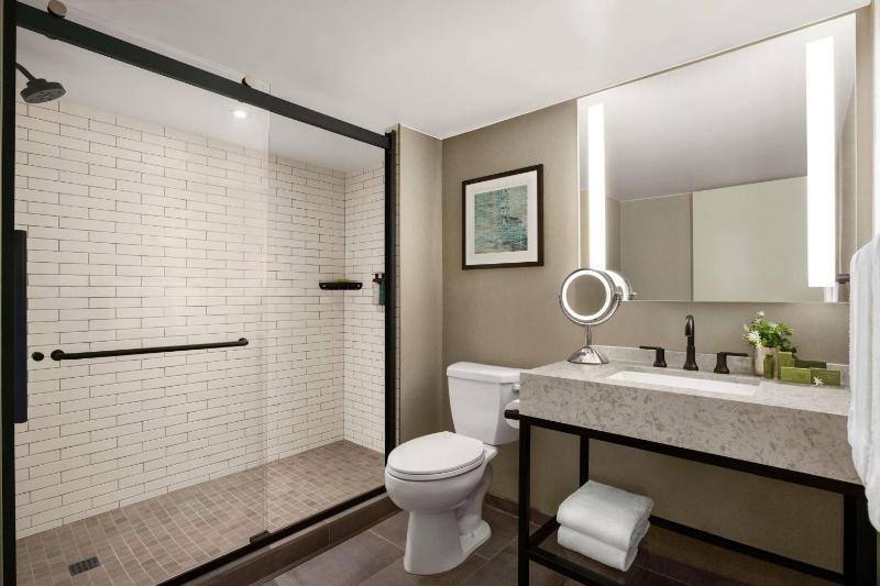 King Suite with Pool View image 2