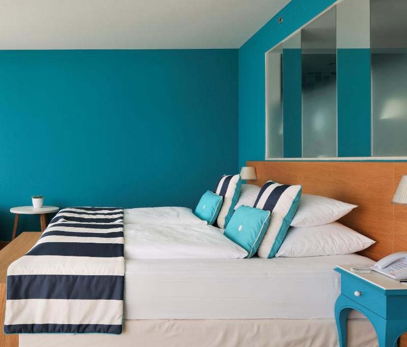 Junior Suite with Park View image 3