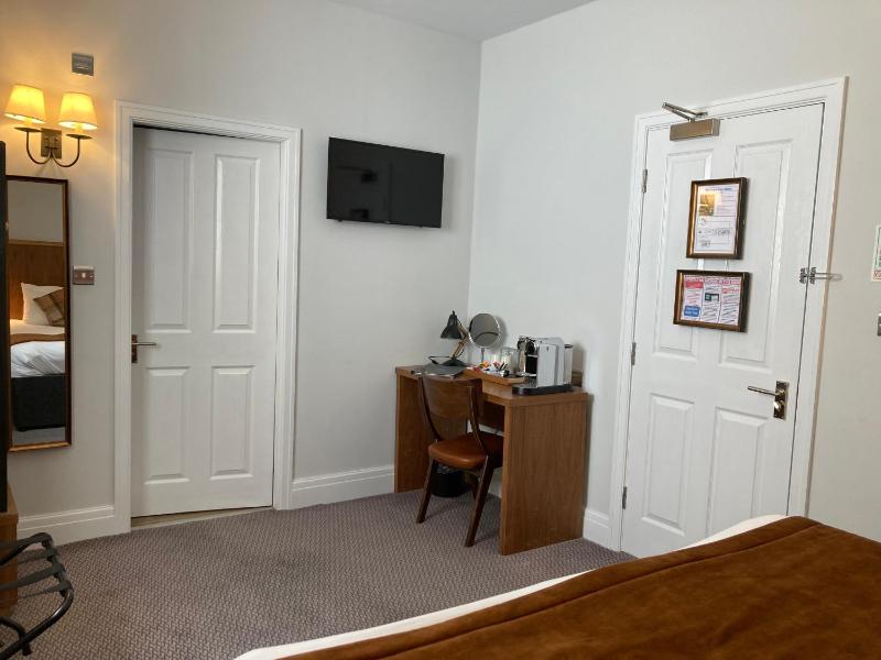 Double Room image 3