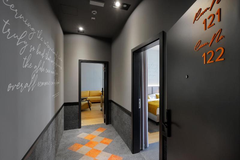 Family Room image 1