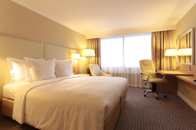 Superior Runway View Double Room image 1