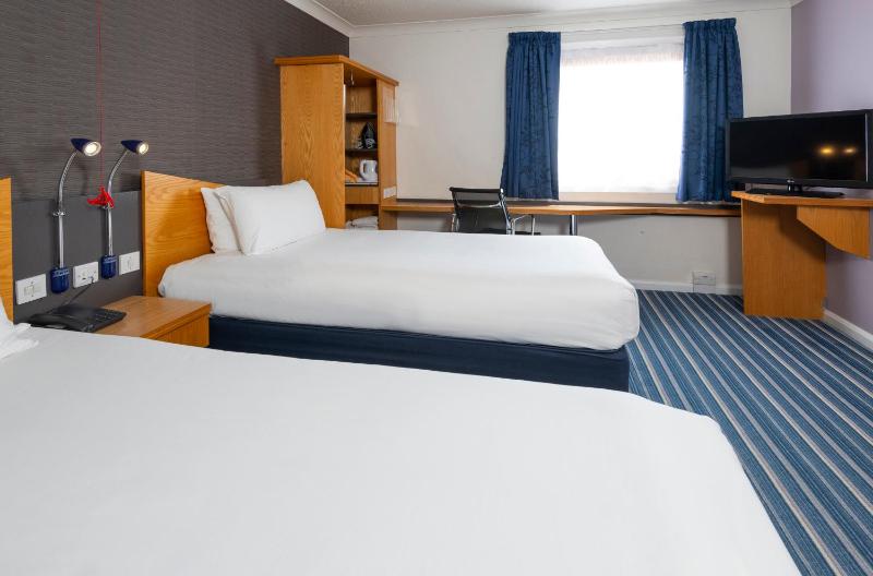 Standard Twin Room with Free Hot Breakfast - Accessible image 1