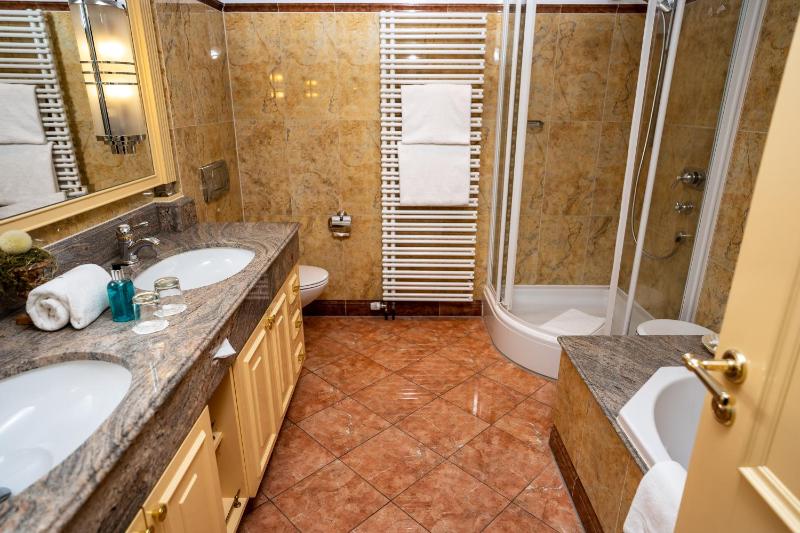 Suite (2 Adults) image 4