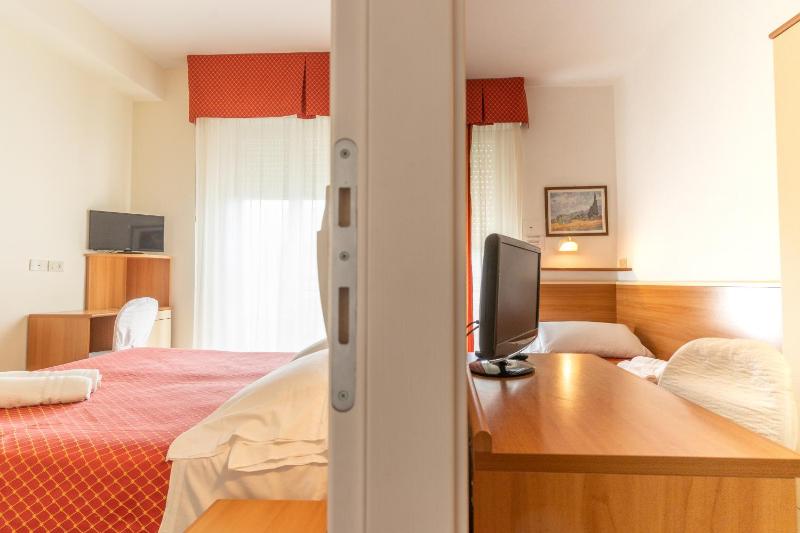 Hotel Dusseldorf - image 41