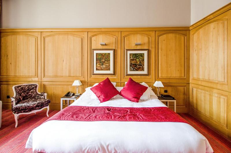 TRADITION, Guest room, 1 King, Limited View                                          image 3