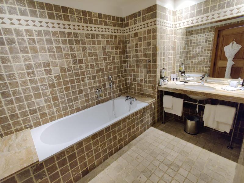 TRADITION, Guest room, 1 King, Limited View                                          image 1